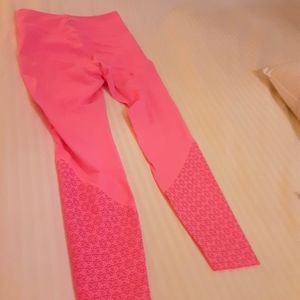 Zyia size 4 coral flower power lux legging - has flaw